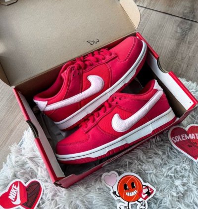 Nike Sb Dunk Valentines Day Sneakers