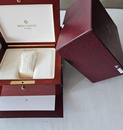 Patek Philippe Chronograph 5070j Yellow Gold With Extract Never Polished