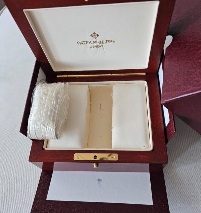Patek Philippe Chronograph 5070j Yellow Gold With Extract Never Polished