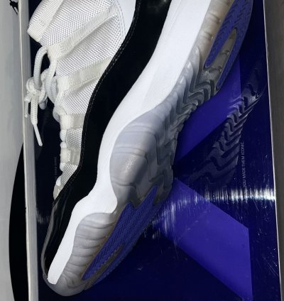 2011 Air Jordan 11 Retro Concord Size 9