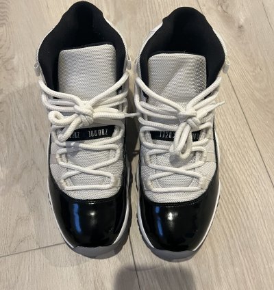 2011 Air Jordan 11 Retro Concord Size 9