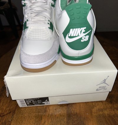 Air Jordan 4 Sb Pine Green