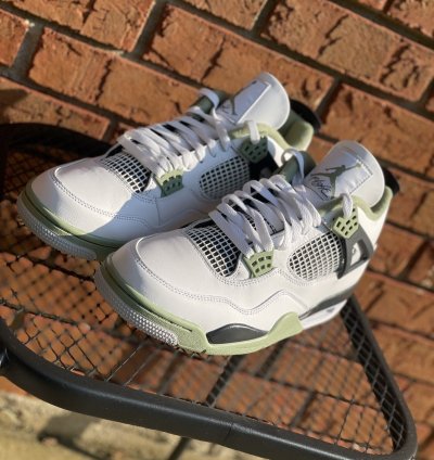 Air Jordan 4 Seafoam