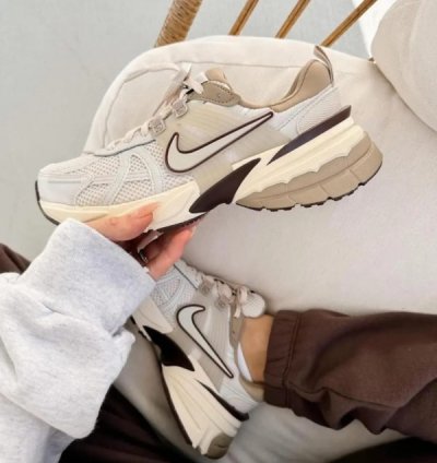 Nike V2k Run Light Orewood Brown Running Shoes