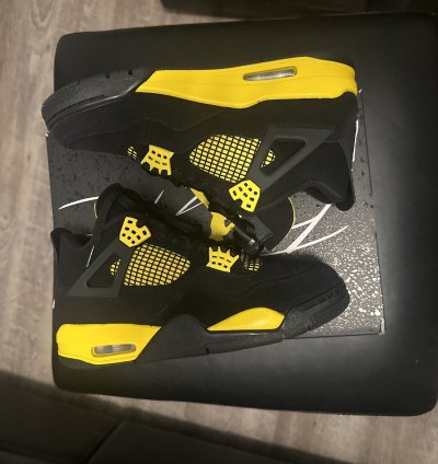 Air Jordan 4 Thunder