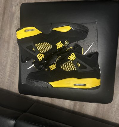 Air Jordan 4 Thunder