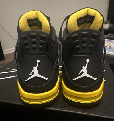 Air Jordan 4 Thunder