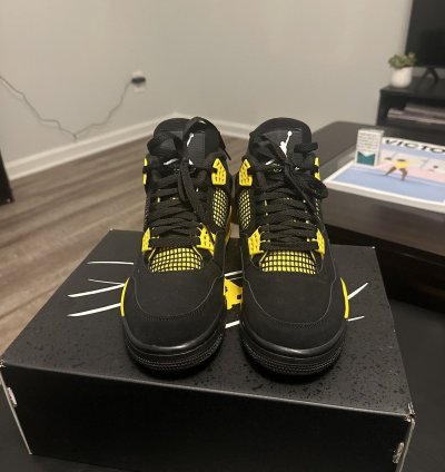 Air Jordan 4 Thunder
