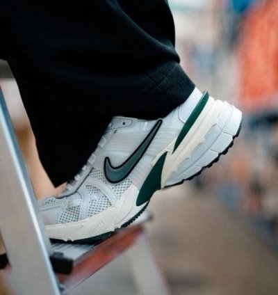 Nike V2k Run White Running Shoes