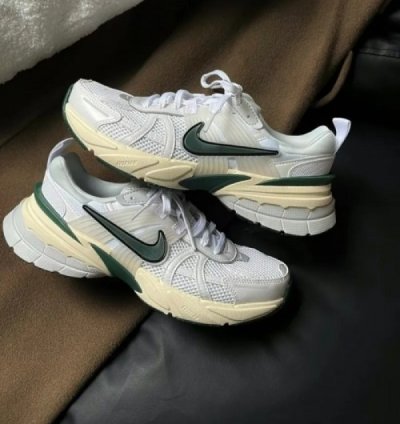 Nike V2k Run White Running Shoes