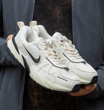 Nike V2k Runtekk Beige Black Running Shoes