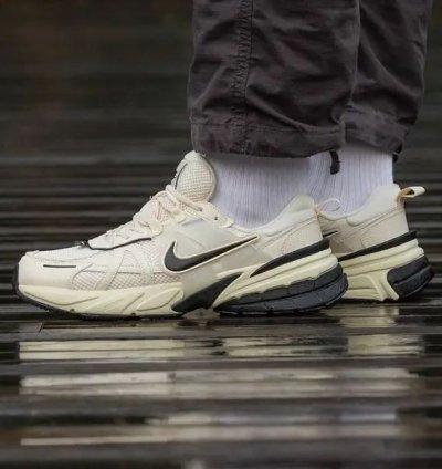 Nike V2k Runtekk Beige Black Running Shoes