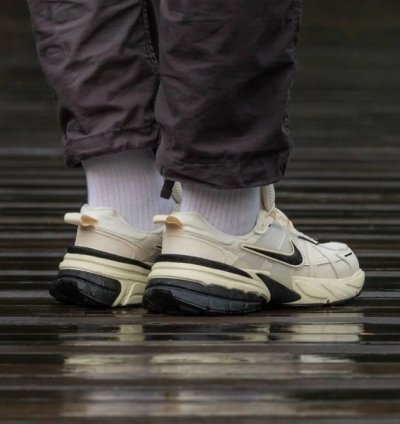 Nike V2k Runtekk Beige Black Running Shoes