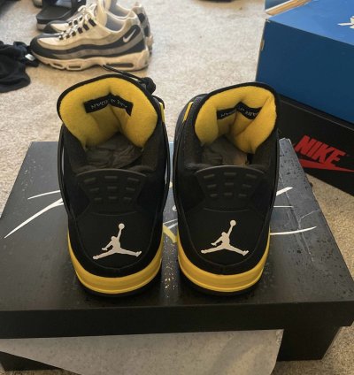 Air Jordan 4 Thunder 2023