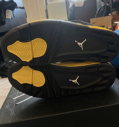 Air Jordan 4 Thunder 2023