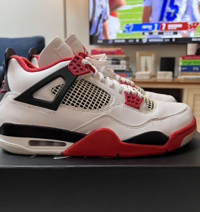 Air Jordan Fire Red 4s