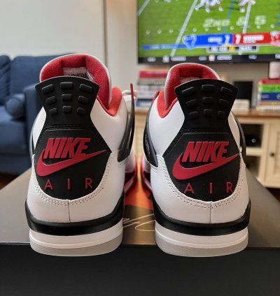 Air Jordan Fire Red 4s