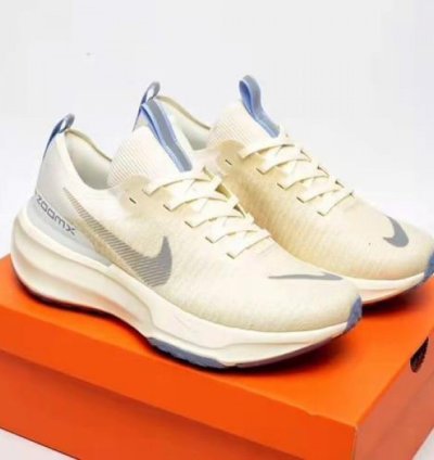 Nike Zoom Invincible Cream Running Shoes