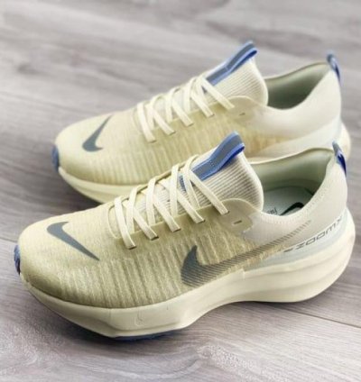 Nike Zoom Invincible Cream Running Shoes