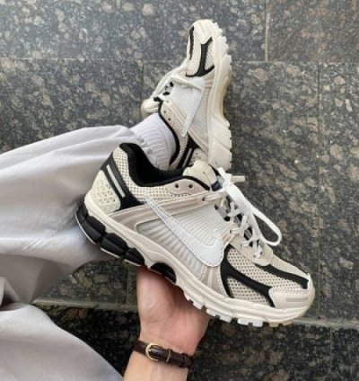 Nike Zoom Vomero 5 Beige White Black Sneakers