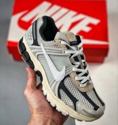 Nike Zoom Vomero 5 Beige White Black Sneakers