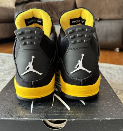 Air Jordan Retro 4 Thunder