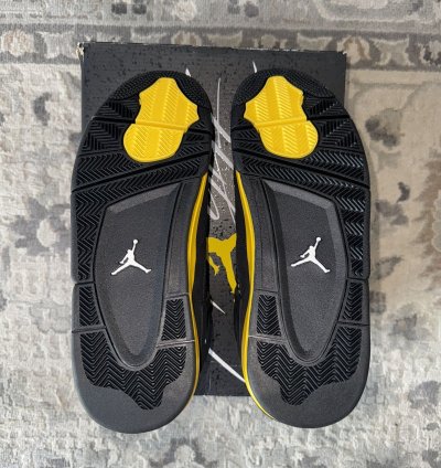 Air Jordan Retro 4 Thunder