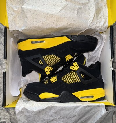 Air Jordan Retro 4 Thunder