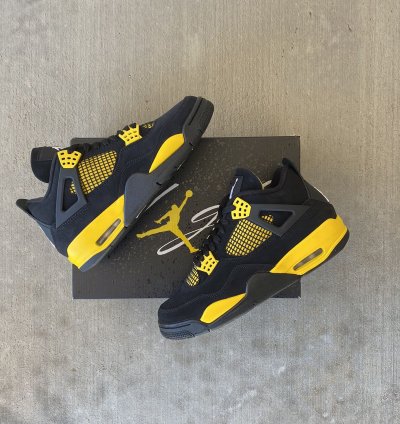 Air Jordan Retro 4 Thunder 2023