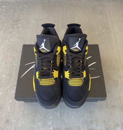 Air Jordan Retro 4 Thunder 2023
