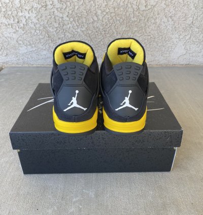 Air Jordan Retro 4 Thunder 2023