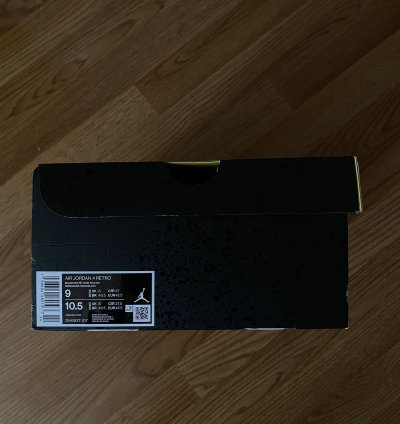 Air Jordan Retro 4 Thunder 2023
