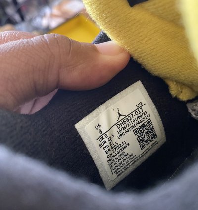 Air Jordan Retro 4 Thunder 2023