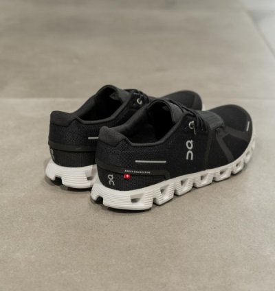 On Cloud 5 Nova Black White Sneakers