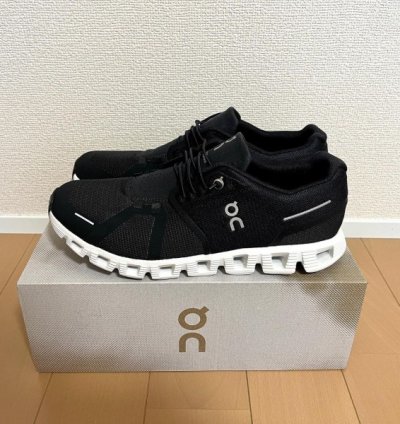 On Cloud 5 Nova Black White Sneakers