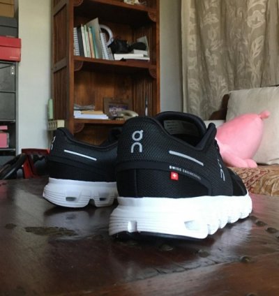On Cloud 5 Nova Black White Sneakers
