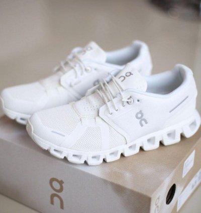 On Cloud 5 Nova White Sneakers