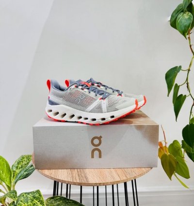 On Cloud Surfer Trail Fosil Ivory Sneakers
