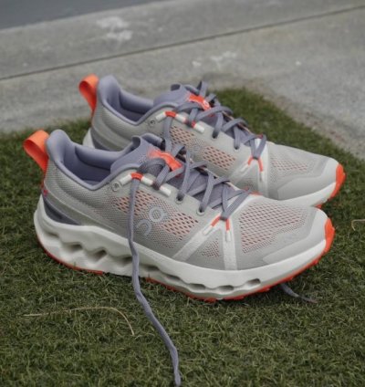 On Cloud Surfer Trail Fosil Ivory Sneakers