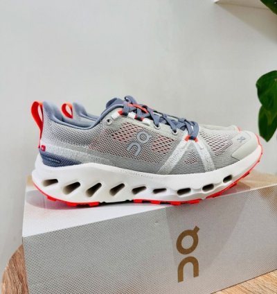 On Cloud Surfer Trail Fosil Ivory Sneakers