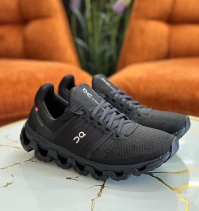 On Running Cloud Swift Black Running Shoes