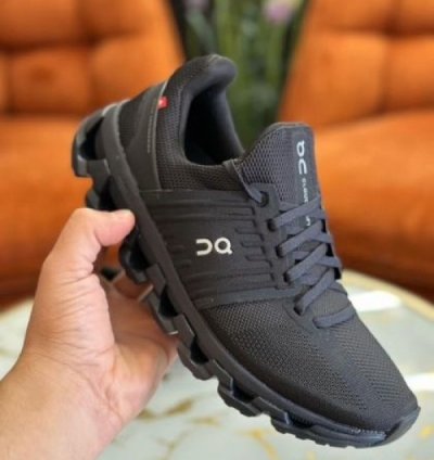On Running Cloud Swift Black Running Shoes
