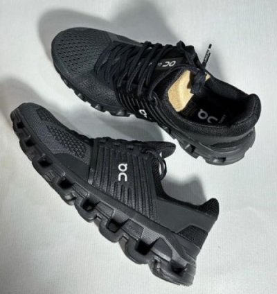 On Running Cloud Swift Black Running Shoes