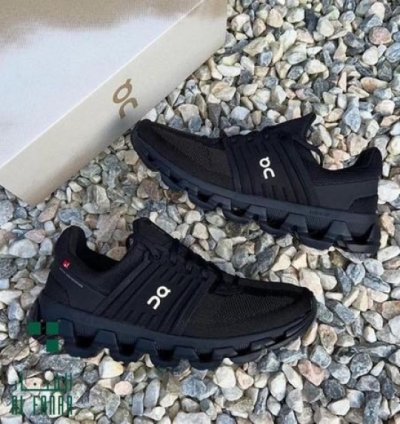 On Running Cloud Swift Black Running Shoes