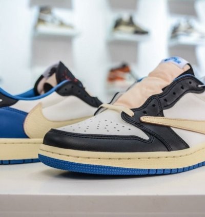 Air Jordan 1 Retro Low Og Sp Fragment X Travis Scott