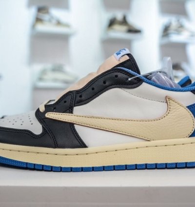 Air Jordan 1 Retro Low Og Sp Fragment X Travis Scott