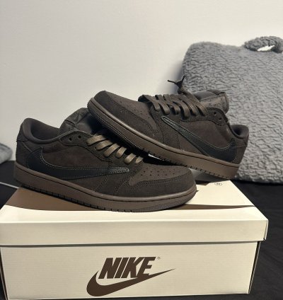 Jordan 1 Low Travis Scott Velvet Brown