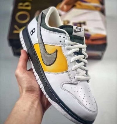 Otomo Katsuhiro X Nike Sb Dunk Low Pro Kobe Sneakers