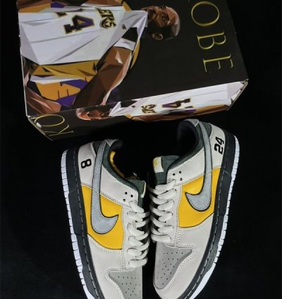 Otomo Katsuhiro X Nike Sb Dunk Low Pro Kobe Sneakers