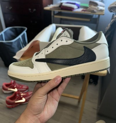 Jordan 1 Retro Low travis Scott Medium Olive